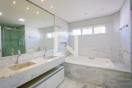 Casa à venda com 470m², 3 quartos e 3 vagasBanheiro do quarto 1