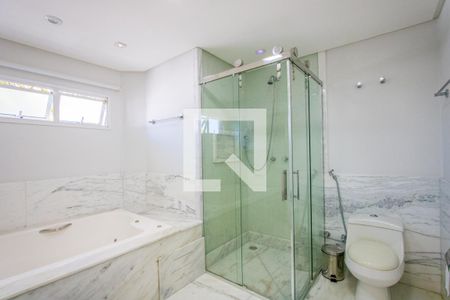 Casa à venda com 470m², 3 quartos e 3 vagasBanheiro do quarto 1