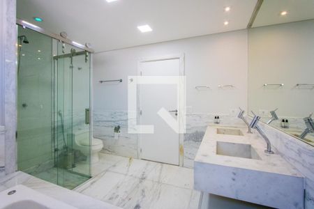 Casa à venda com 470m², 3 quartos e 3 vagasBanheiro do quarto 1