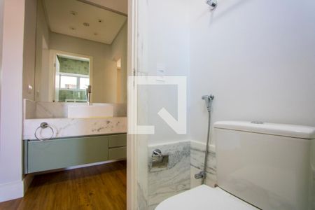 Casa à venda com 470m², 3 quartos e 3 vagasBanheiro do quarto 2