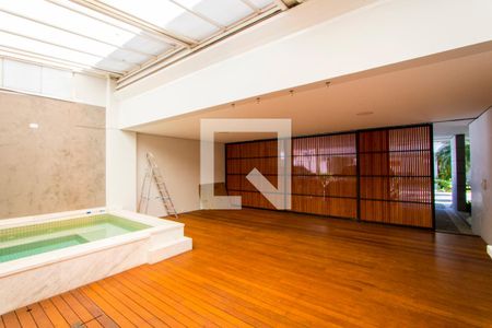 Casa à venda com 470m², 3 quartos e 3 vagasPiscina