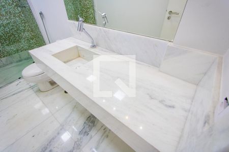 Casa à venda com 470m², 3 quartos e 3 vagasBanheiro social