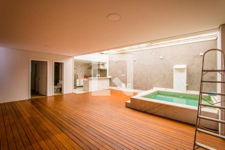 Casa à venda com 470m², 3 quartos e 3 vagasPiscina