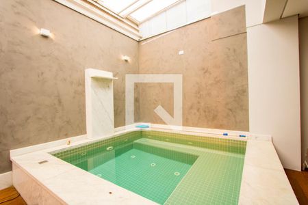 Casa à venda com 470m², 3 quartos e 3 vagasPiscina