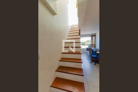 Apartamento para alugar com 90m², 1 quarto e 2 vagasEscada a cobertura