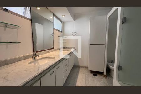 Apartamento à venda com 170m², 3 quartos e 2 vagasBanheiro da Suíte