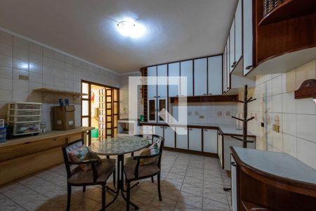 Casa à venda com 270m², 5 quartos e 5 vagas Casa à venda com 270m², 5 quartos e 5 vagasCozinha