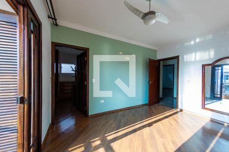Casa à venda com 270m², 5 quartos e 5 vagas Casa à venda com 270m², 5 quartos e 5 vagasQuarto