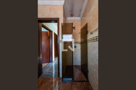 Casa à venda com 270m², 5 quartos e 5 vagas Casa à venda com 270m², 5 quartos e 5 vagasBanheiro