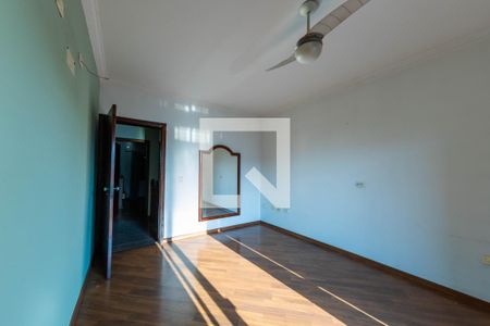 Casa à venda com 270m², 5 quartos e 5 vagas Casa à venda com 270m², 5 quartos e 5 vagasQuarto