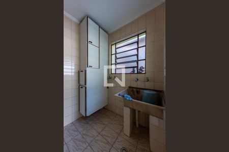 Casa à venda com 270m², 5 quartos e 5 vagas Casa à venda com 270m², 5 quartos e 5 vagasÁrea de serviço
