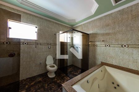 Casa à venda com 270m², 5 quartos e 5 vagas Casa à venda com 270m², 5 quartos e 5 vagasBanheiro