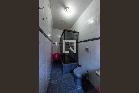 Casa à venda com 270m², 5 quartos e 5 vagas Casa à venda com 270m², 5 quartos e 5 vagasBanheiro