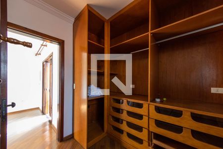 Casa à venda com 270m², 5 quartos e 5 vagas Casa à venda com 270m², 5 quartos e 5 vagasQuarto