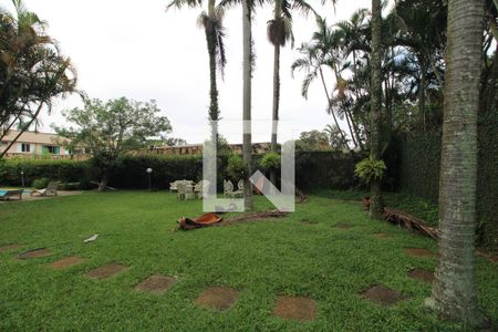 Casa à venda com 386m², 4 quartos e 4 vagasLateral da casa