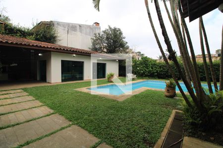 Casa à venda com 386m², 4 quartos e 4 vagasÁrea dos fundos