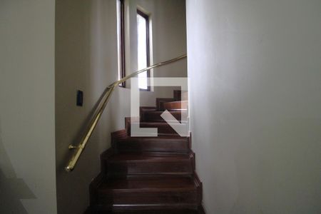 Casa à venda com 386m², 4 quartos e 4 vagasEscada