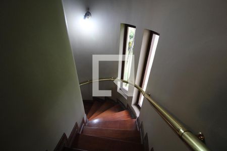 Casa à venda com 386m², 4 quartos e 4 vagasEscada