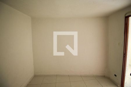 Quarto 2 de casa para alugar com 2 quartos, 70m² em Vila Santa Teresinha, São Paulo