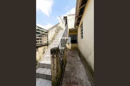 Casa à venda com 130m², 3 quartos e 2 vagas Casa à venda com 130m², 3 quartos e 2 vagasEscadas