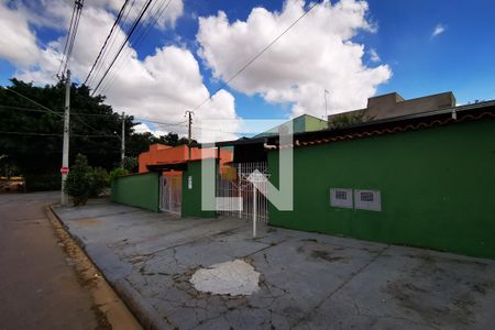 Casa à venda com 283m², 2 quartos e 3 vagasFachada