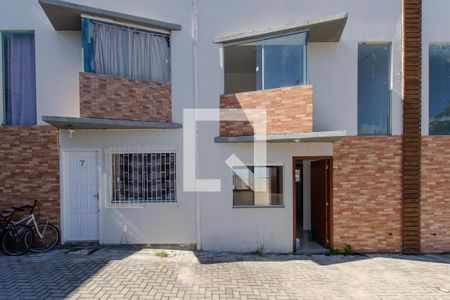 Casa para alugar com 72m², 2 quartos e 1 vaga Casa para alugar com 72m², 2 quartos e 1 vagaFachada