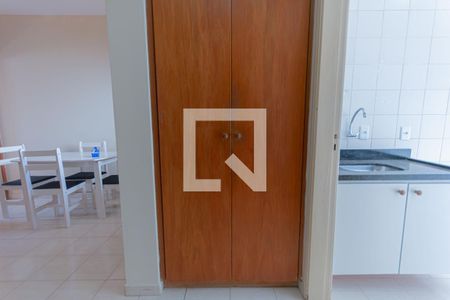Apartamento para alugar com 48m², 1 quarto e 1 vaga Apartamento para alugar com 48m², 1 quarto e 1 vagaCozinha - Armários
