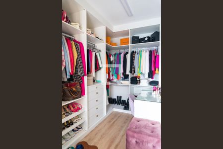 Apartamento à venda com 74m², 2 quartos e 1 vaga Apartamento à venda com 74m², 2 quartos e 1 vagaCloset da suíte 1