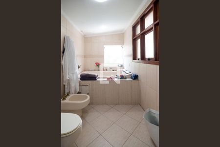 Casa à venda com 950m², 5 quartos e 5 vagasBanheiro Suíte 4