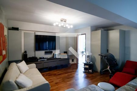 Casa à venda com 950m², 5 quartos e 5 vagasSuíte 1 - Térreo