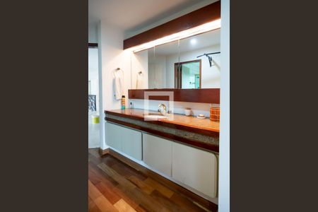 Casa à venda com 950m², 5 quartos e 5 vagasSuíte 3 - Lavabo Externo