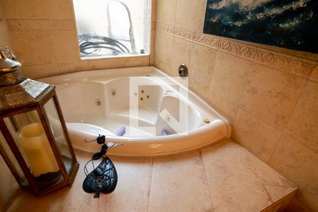 Casa à venda com 950m², 5 quartos e 5 vagasBanheiro Suíte 1 - Térreo