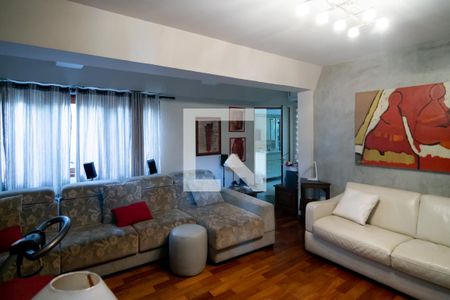 Casa à venda com 950m², 5 quartos e 5 vagasSuíte 1 - Térreo