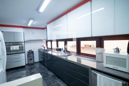 Casa à venda com 950m², 5 quartos e 5 vagasCozinha