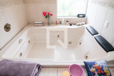 Casa à venda com 950m², 5 quartos e 5 vagasBanheiro Suíte 4