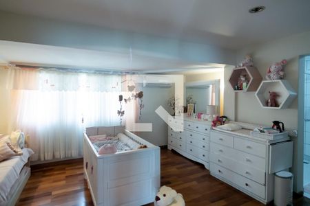 Casa à venda com 950m², 5 quartos e 5 vagasSuíte 2 