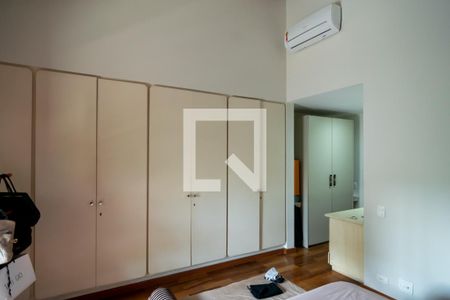 Casa à venda com 950m², 5 quartos e 5 vagasSuíte 4