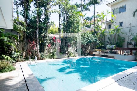 Casa à venda com 950m², 5 quartos e 5 vagasPiscina