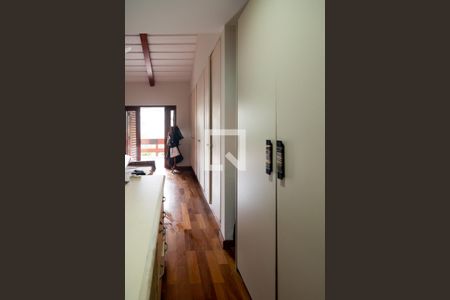 Casa à venda com 950m², 5 quartos e 5 vagasSuíte 4