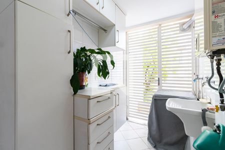 Casa de condomínio à venda com 143m², 3 quartos e 2 vagas1o. Andar - Área de Serviço