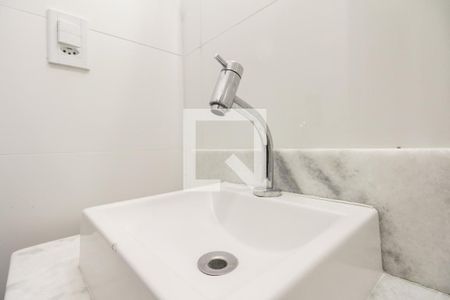 Casa à venda com 310m², 4 quartos e 4 vagas Casa à venda com 310m², 4 quartos e 4 vagasCasa 02 - Banheiro Social