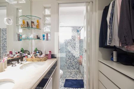 Casa à venda com 310m², 4 quartos e 4 vagas Casa à venda com 310m², 4 quartos e 4 vagasCloset Suíte 1