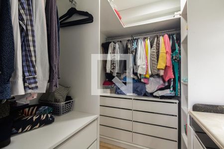 Casa à venda com 310m², 4 quartos e 4 vagas Casa à venda com 310m², 4 quartos e 4 vagasCloset Suíte 1