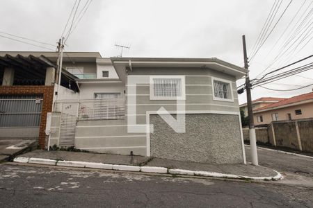 Casa à venda com 310m², 4 quartos e 4 vagas Casa à venda com 310m², 4 quartos e 4 vagasFachada