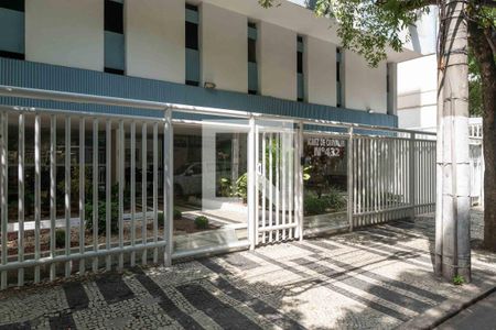 Apartamento à venda com 120m², 3 quartos e 1 vaga Apartamento à venda com 120m², 3 quartos e 1 vagaFachada