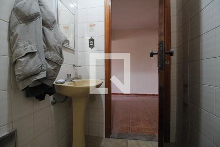 Casa à venda com 170m², 3 quartos e 1 vagaBanheiro 2