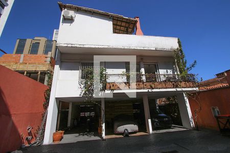 Casa à venda com 400m², 1 quarto e 8 vagas Casa à venda com 400m², 1 quarto e 8 vagasFachada