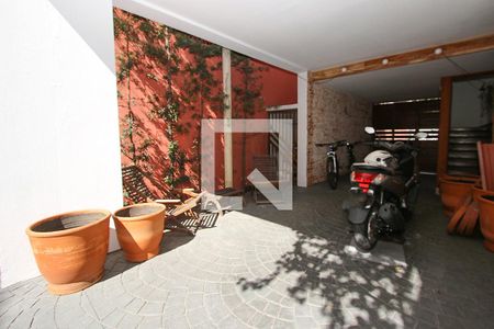 Casa à venda com 400m², 1 quarto e 8 vagas Casa à venda com 400m², 1 quarto e 8 vagasQuintal