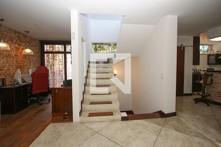 Casa à venda com 400m², 1 quarto e 8 vagas Casa à venda com 400m², 1 quarto e 8 vagasEscada Hall de Entrada