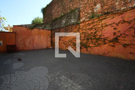 Casa à venda com 400m², 1 quarto e 8 vagas Casa à venda com 400m², 1 quarto e 8 vagasQuintal